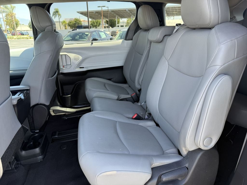 2025 Toyota Sienna Hybrid XLE 8 Passenger