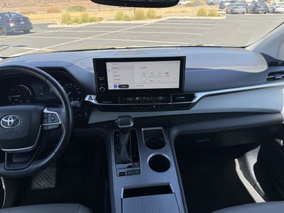 2025 Toyota Sienna Hybrid XLE 8 Passenger