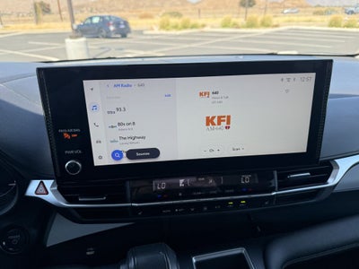 2025 Toyota Sienna Hybrid XLE 8 Passenger