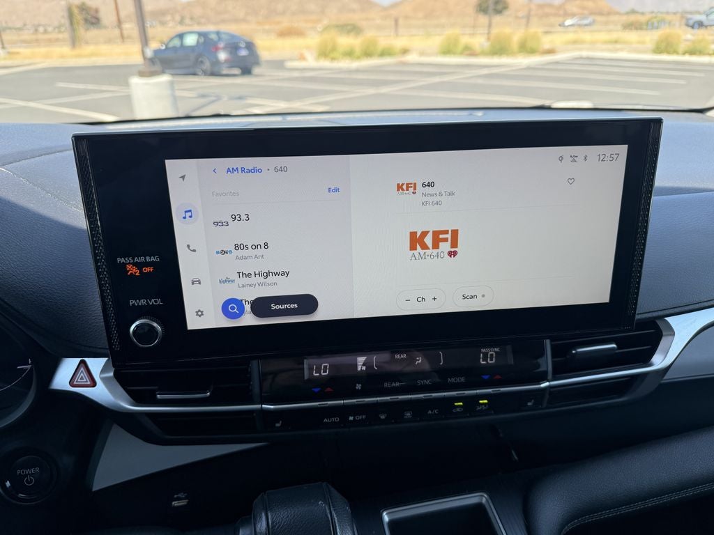 2025 Toyota Sienna Hybrid XLE 8 Passenger
