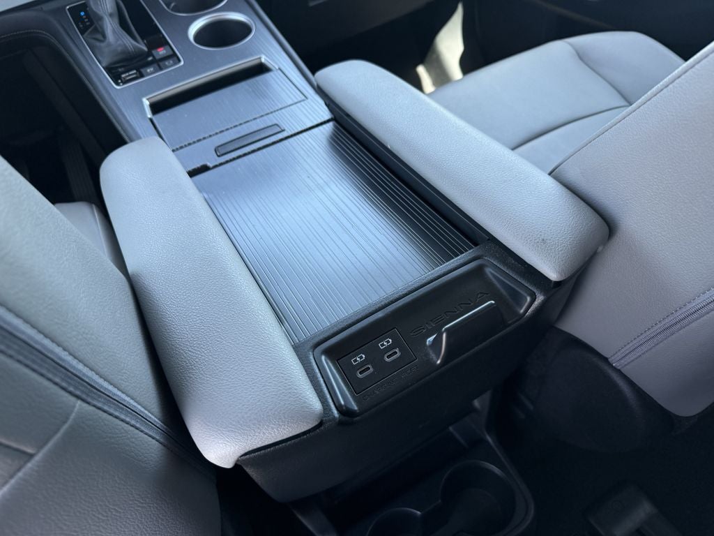 2025 Toyota Sienna Hybrid XLE 8 Passenger