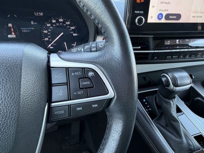 2025 Toyota Sienna Hybrid XLE 8 Passenger