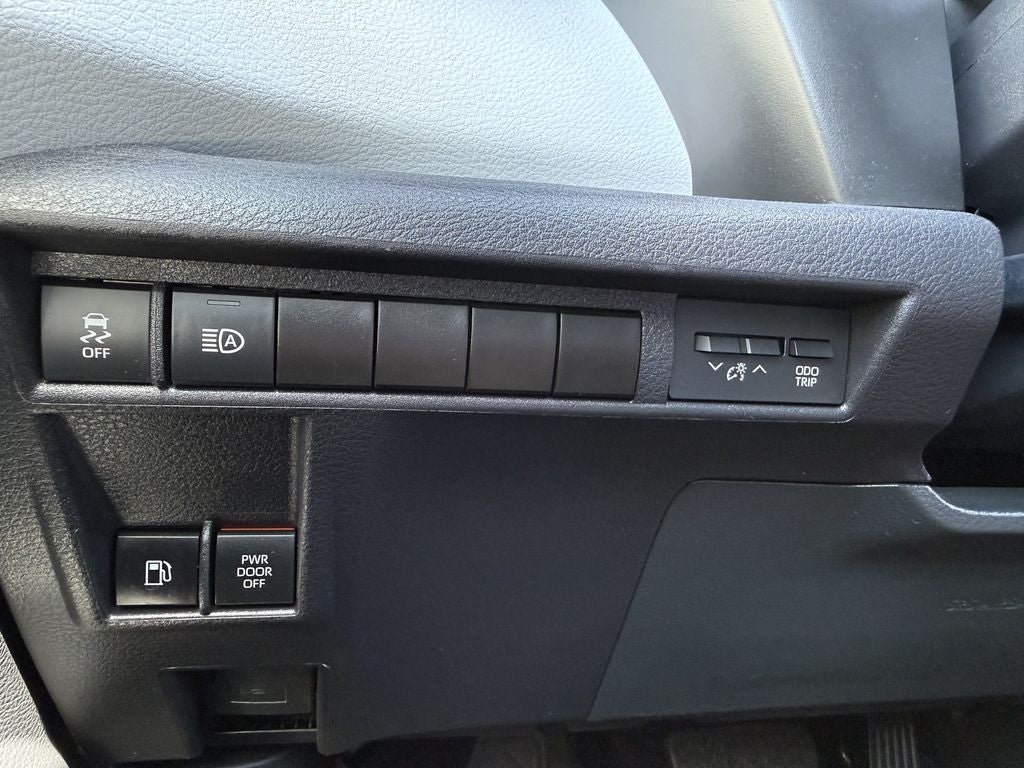 2025 Toyota Sienna Hybrid XLE 8 Passenger