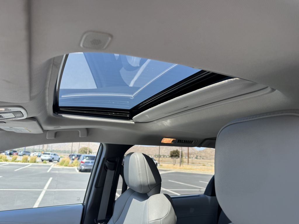 2025 Toyota Sienna Hybrid XLE 8 Passenger