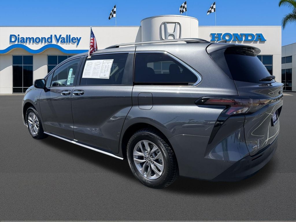 2025 Toyota Sienna Hybrid XLE 8 Passenger