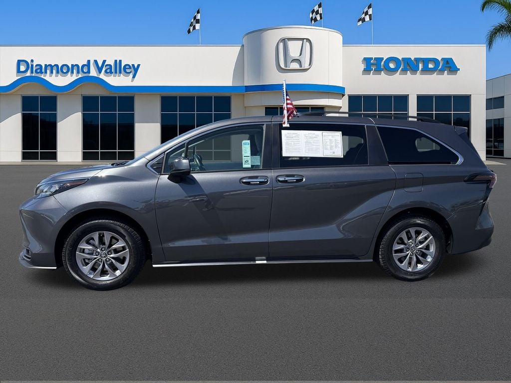 2025 Toyota Sienna Hybrid XLE 8 Passenger