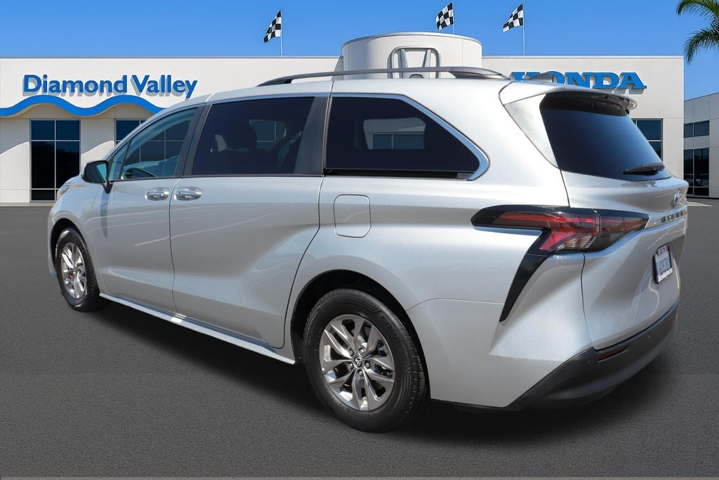 2023 Toyota Sienna XLE 8 Passenger