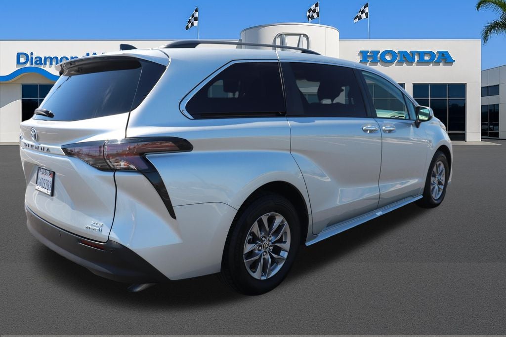 2023 Toyota Sienna XLE 8 Passenger