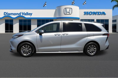 2023 Toyota Sienna XLE 8 Passenger