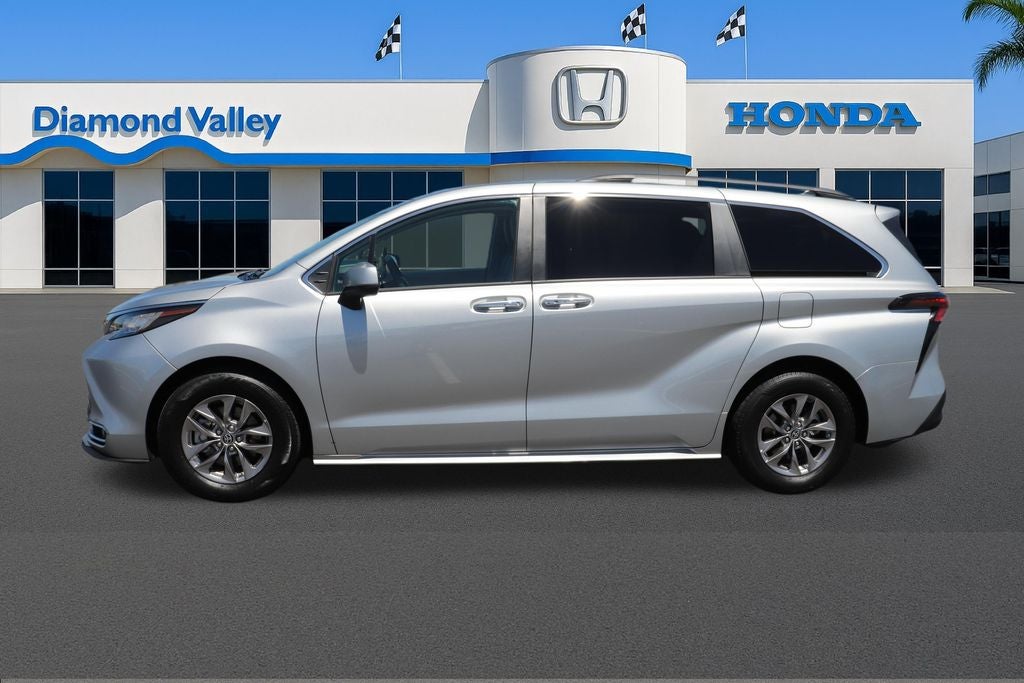 2023 Toyota Sienna XLE 8 Passenger