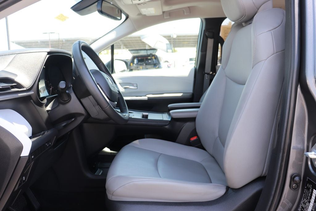 2025 Toyota Sienna XLE 8 Passenger