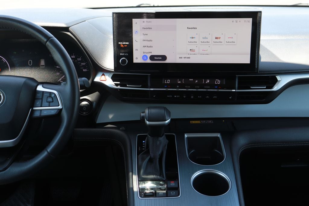 2025 Toyota Sienna XLE 8 Passenger