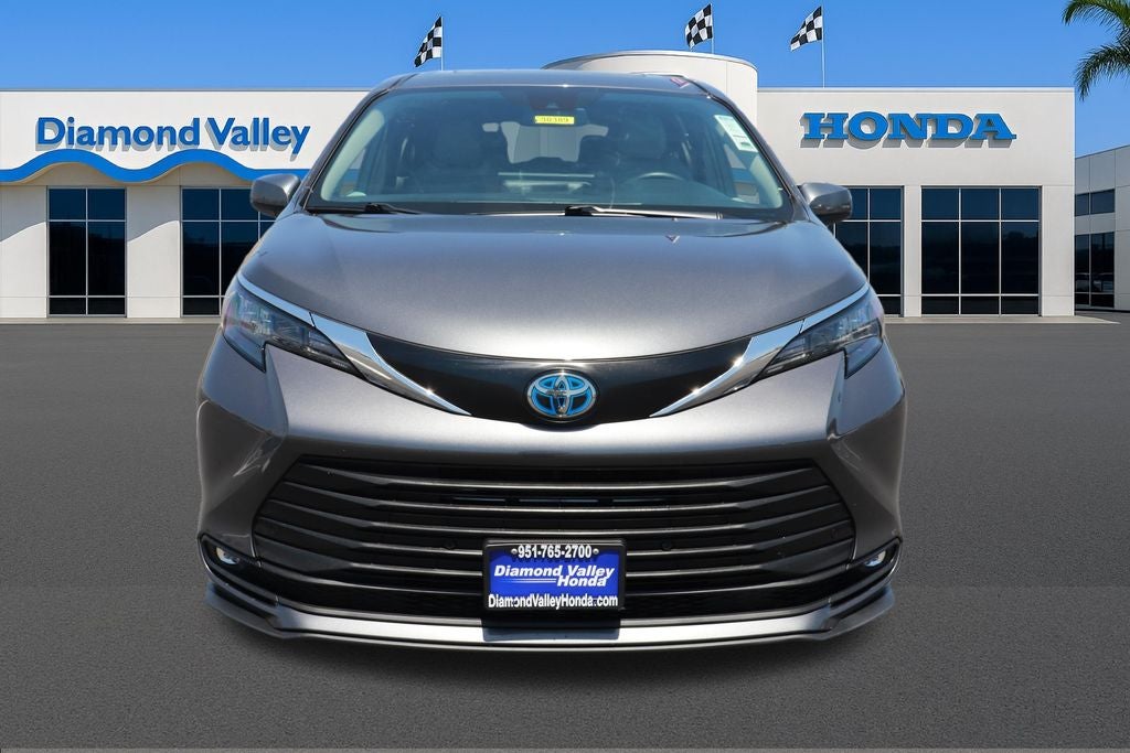 2025 Toyota Sienna XLE 8 Passenger