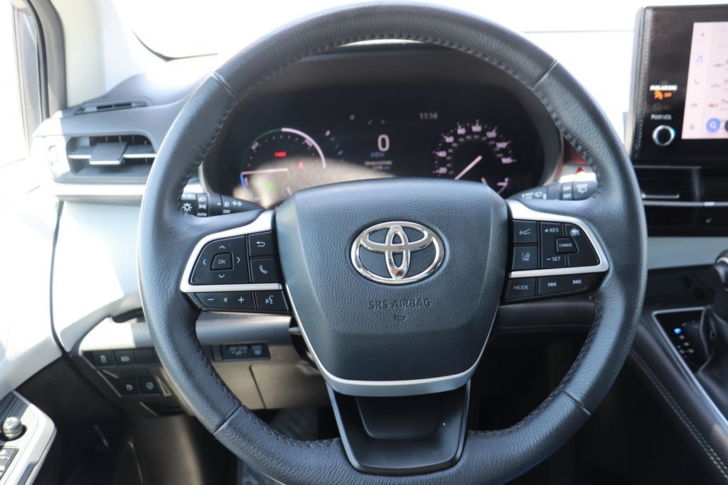 2025 Toyota Sienna XLE 8 Passenger