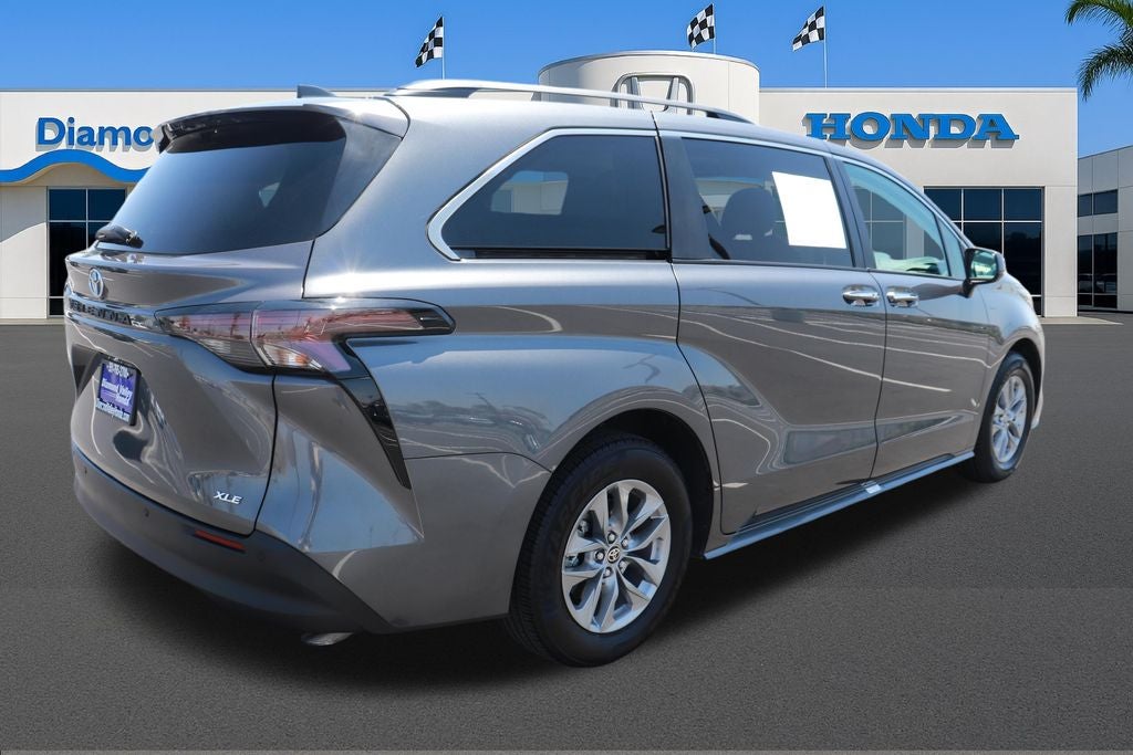 2025 Toyota Sienna XLE 8 Passenger
