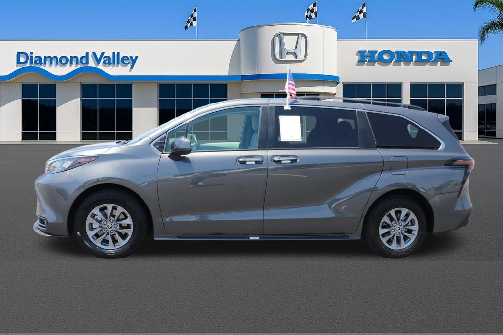 2025 Toyota Sienna XLE 8 Passenger