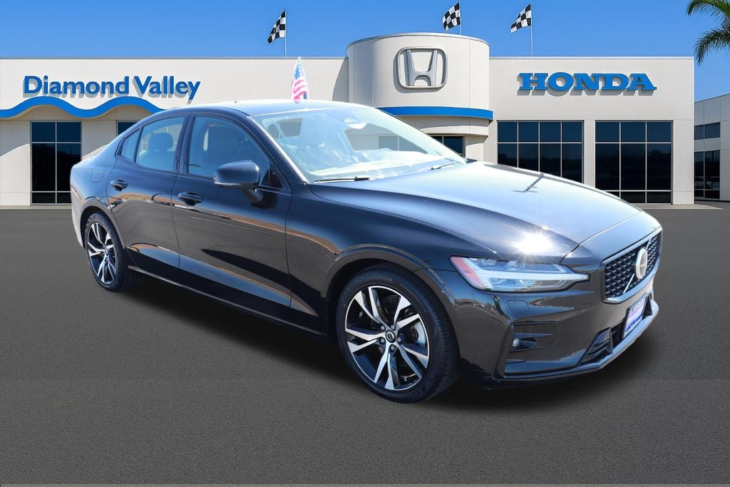 2024 Volvo S60 B5 Core Dark Theme