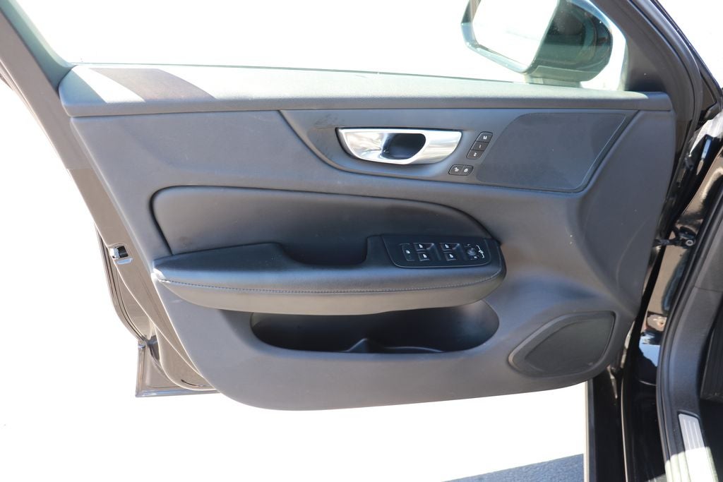 2024 Volvo S60 B5 Core Dark Theme