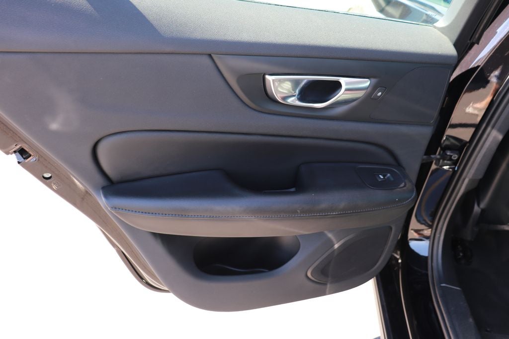 2024 Volvo S60 B5 Core Dark Theme
