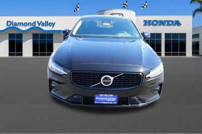 2024 Volvo S60 B5 Core Dark Theme