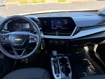 2025 Chevrolet Trax LS