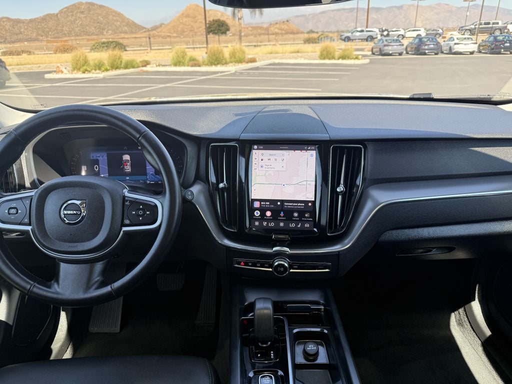 2025 Volvo XC60 B5 AWD CORE Dark Theme
