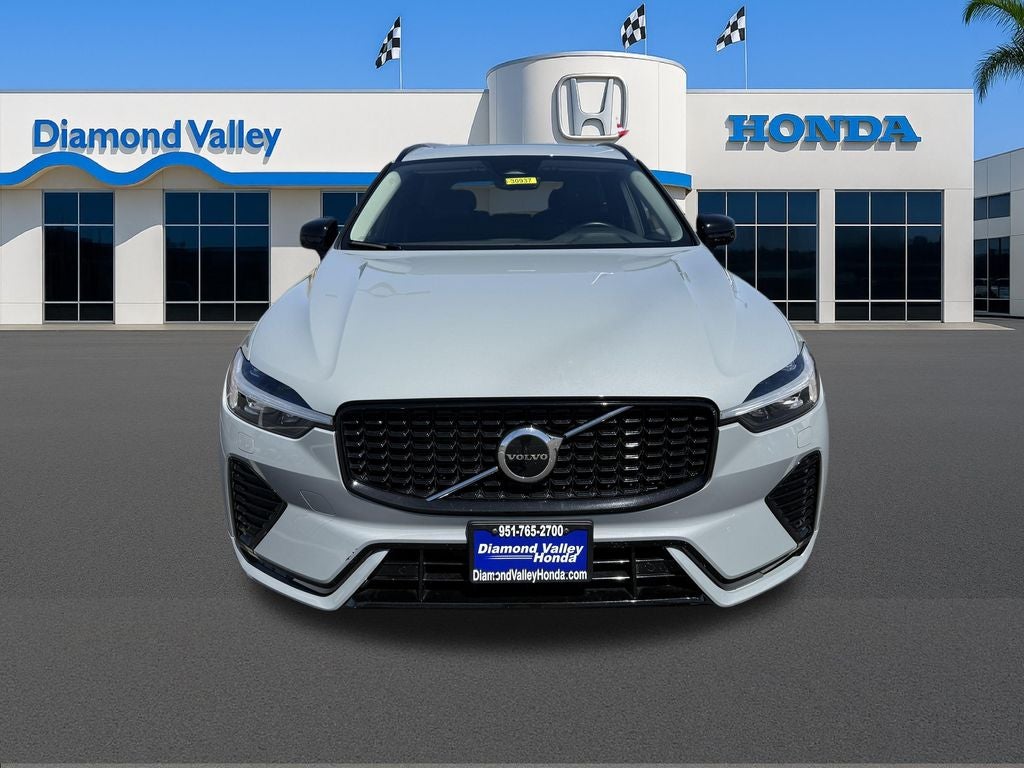 2025 Volvo XC60 B5 AWD CORE Dark Theme