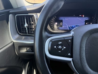 2025 Volvo XC60 B5 AWD CORE Dark Theme