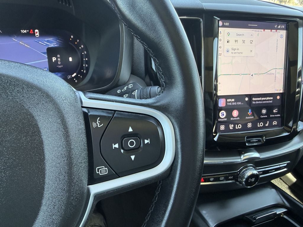 2025 Volvo XC60 B5 AWD CORE Dark Theme