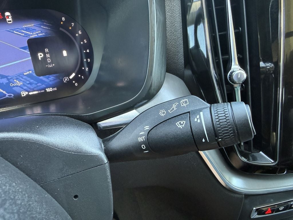 2025 Volvo XC60 B5 AWD CORE Dark Theme