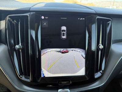 2025 Volvo XC60 B5 AWD CORE Dark Theme
