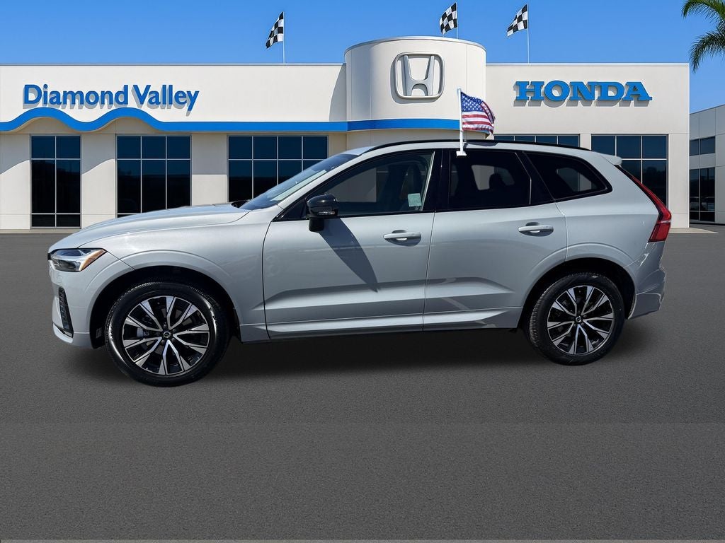 2025 Volvo XC60 B5 AWD CORE Dark Theme
