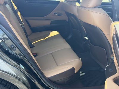 2021 Lexus ES 300h 300h