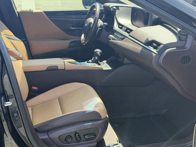 2021 Lexus ES 300h 300h