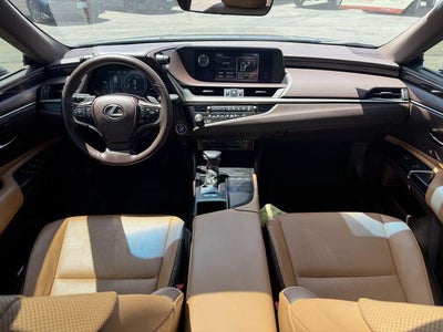 2021 Lexus ES 300h 300h
