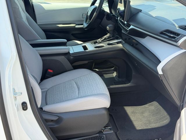 2025 Toyota Sienna LE 8 Passenger