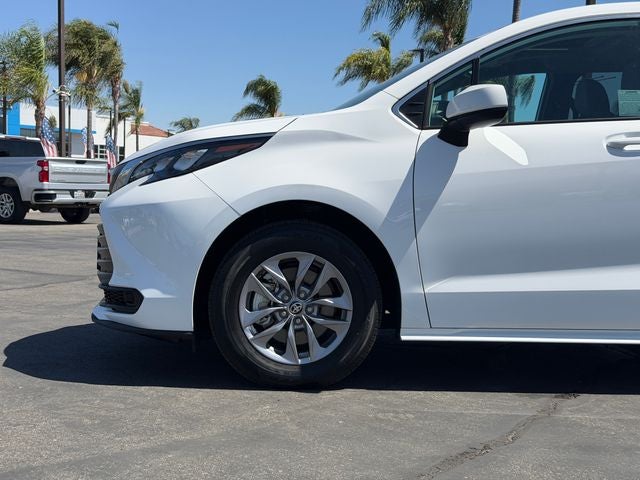 2025 Toyota Sienna LE 8 Passenger