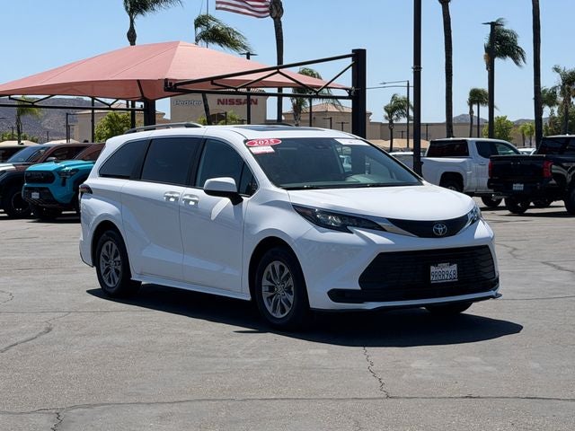 2025 Toyota Sienna LE 8 Passenger
