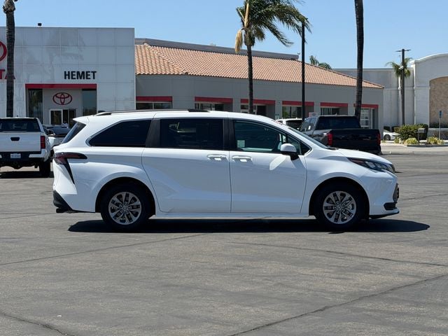 2025 Toyota Sienna LE 8 Passenger