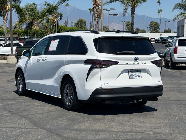 2025 Toyota Sienna LE 8 Passenger