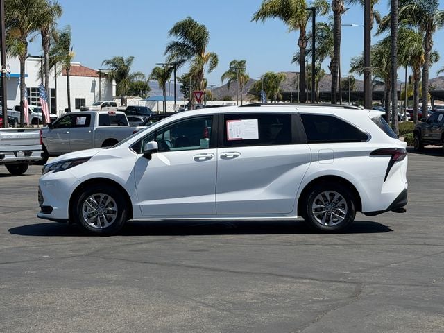 2025 Toyota Sienna LE 8 Passenger