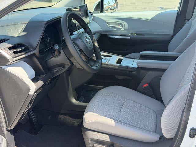 2025 Toyota Sienna LE 8 Passenger