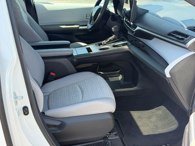 2025 Toyota Sienna LE 8 Passenger