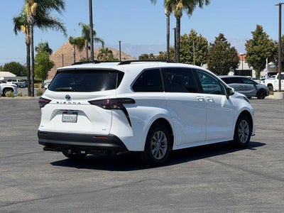 2025 Toyota Sienna LE 8 Passenger