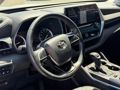 2022 Toyota Highlander Platinum