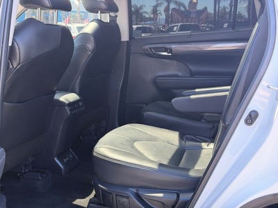 2022 Toyota Highlander Platinum
