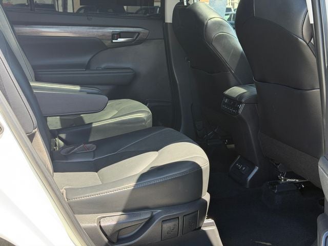 2022 Toyota Highlander Platinum