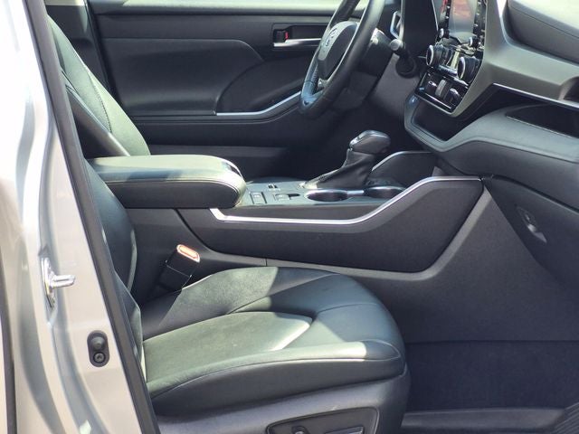 2022 Toyota HIGHLANDER HYBRD XLE