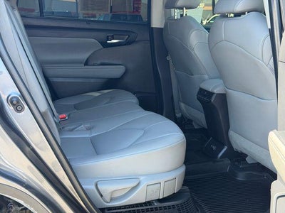 2022 Toyota Highlander Hybrid XLE