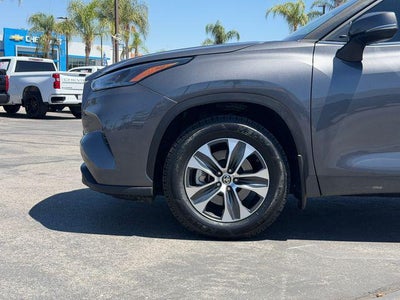 2022 Toyota Highlander Hybrid XLE